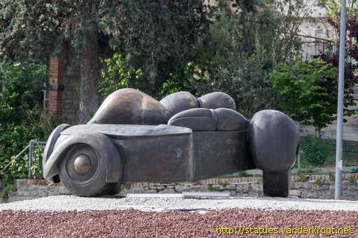Borgo Maggiore /  Nuvolari sulle strade di San Marino