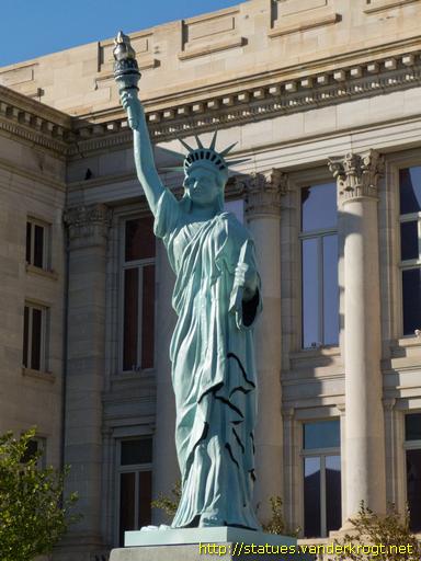Pueblo /  Replica of the Statue of Liberty