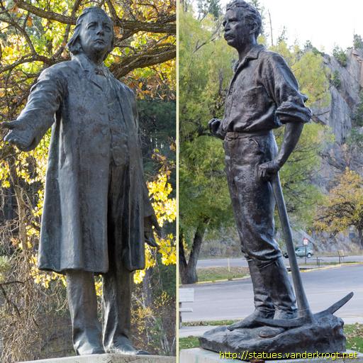 Keystone /  Statues outside Borglum Historical Center