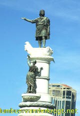 Caracas /  Monumento a Colón en el Golfo triste