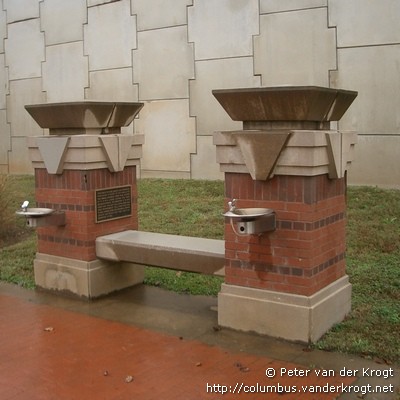 Columbus (Ga), Riverwalk: bench and drinking fountain