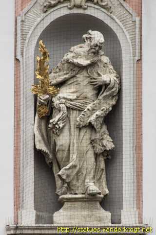 Sankt Pölten - Heiligenstatuen an der Franziskanerkirche