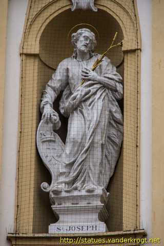 Sankt Pölten - Heiligenstatuen an der Prandtauerkirche