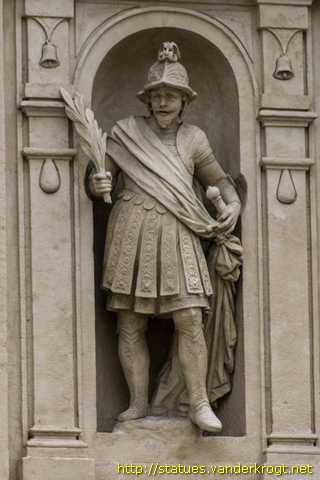 Graz - Heiligenstatuen an der Katharinakirche