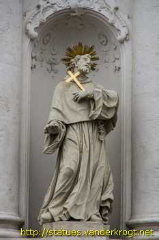 Graz - Heiligenstatuen an der Mariahilferkirche