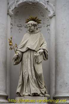 Graz - Heiligenstatuen an der Mariahilferkirche