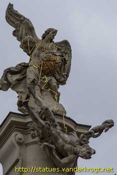 Graz - Heiligenstatuen an der Mariahilferkirche