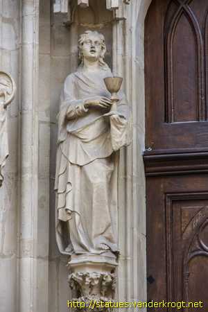 Wien - Heiligenstatuen an der Portalen der Minoritenkirche