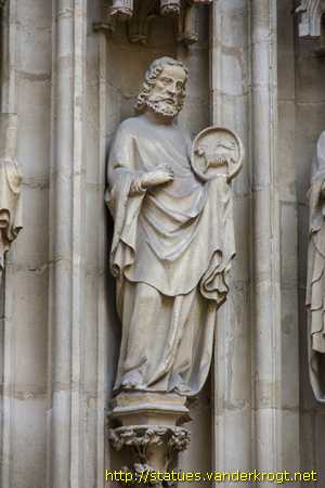 Wien - Heiligenstatuen an der Portalen der Minoritenkirche