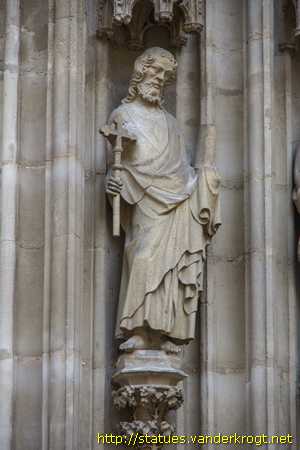 Wien - Heiligenstatuen an der Portalen der Minoritenkirche