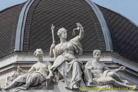 Wien - Die Fassade des Hauptgebäudes der Universität Wien