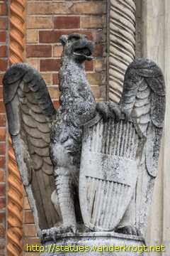 Wien - Fassadenstatuen des Heeresgeschichtliches Museums