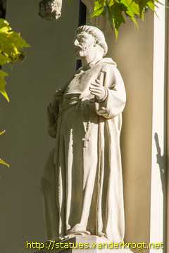 Wien - Heiligenstatuen an der Pfarrkirche Maria Hietzing