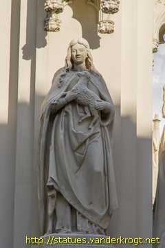 Wien - Heiligenstatuen an der Pfarrkirche Maria Hietzing