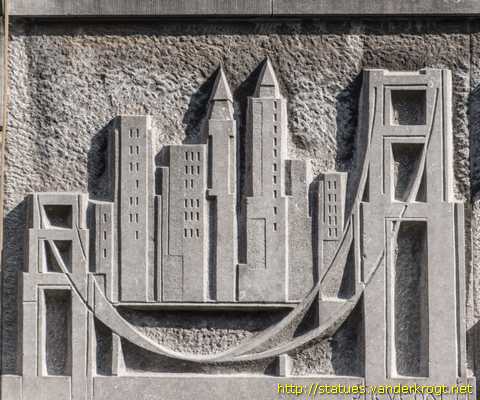 Mons - Reliefs au bâtiment de la RTT