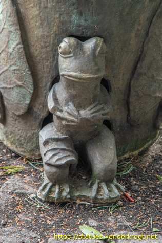 Eupen - Brunnen Fisch mit Regenschirm
