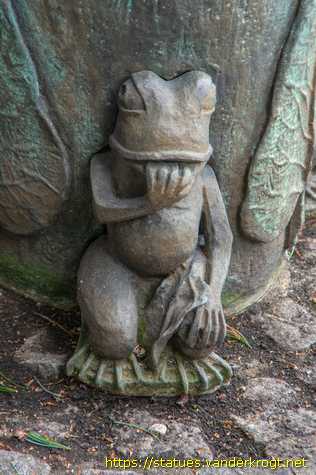 Eupen - Brunnen Fisch mit Regenschirm