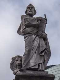 Namur - Statues de saints á la Cathédrale Saint-Aubain