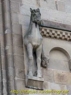 Zürich - Reiter und Hornbläser am Grossmünster