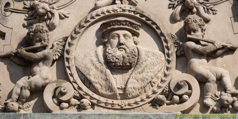 Heidelberg / Fassadenstatuen der Ottheinrichsbau