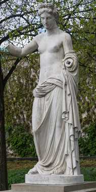 Stuttgart - Griechische Frauenstatuen