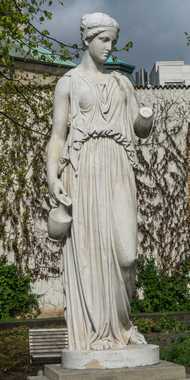 Stuttgart - Griechische Frauenstatuen