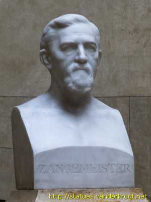 Heidelberg - Büsten im Treppenhaus der Universitätsbibliothek