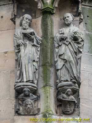 Tübingen - Heiligenstatuen an der Stiftskirche St. Georg