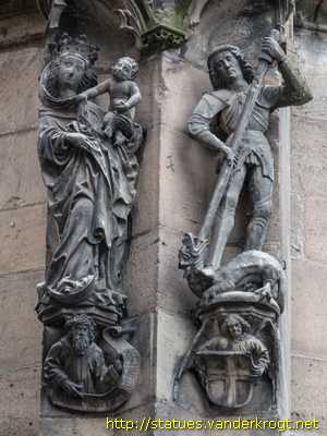 Tübingen - Heiligenstatuen an der Stiftskirche St. Georg