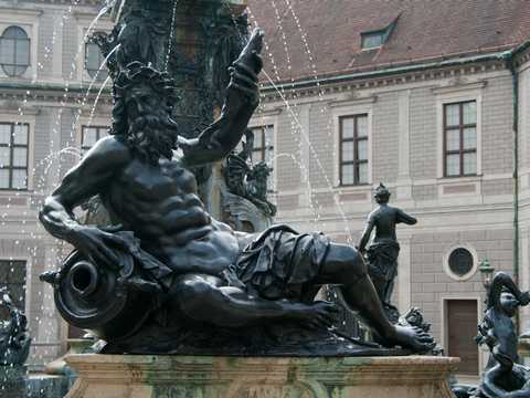 Wittelsbacher-Brunnen (München)- River god