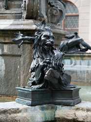 Wittelsbacher-Brunnen (München)- Monster