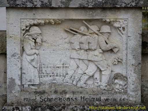 Kriegerdenkmal 1914-18, relief