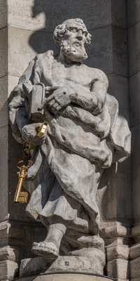 Eichstätt - Statuen am Westfassade des Domes