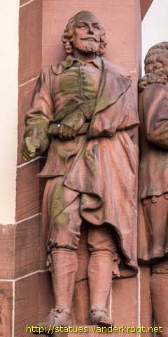 Frankfurt am Main - Fassadenfiguren im Rathaushof
