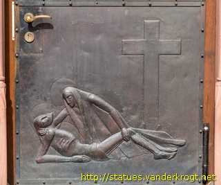 Frankfurt am Main - Skulpturen an der Liebfrauenkirche