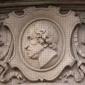 Frankfurt am Main - Skulpturen am Alten Oper