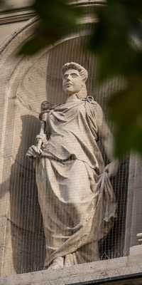 Frankfurt am Main - Skulpturen am Alten Oper