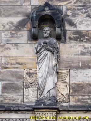 Hannover - Skulpturen an der Markuskirche