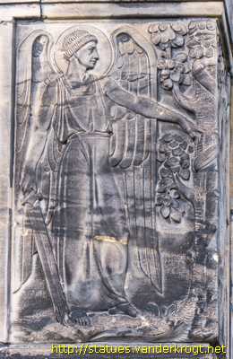 Hannover - Skulpturen an der Markuskirche