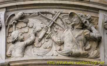 Hannover - Skulpturen an der Nordfassade des Neuen Rathauses