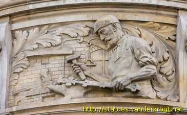 Hannover - Skulpturen an der Nordfassade des Neuen Rathauses