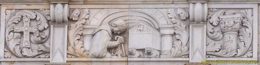 Hannover - Skulpturen an der Nordfassade des Neuen Rathauses