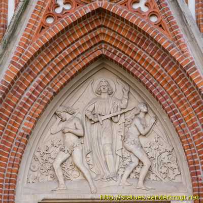 Hannover - Skulpturen an der Christuskirche