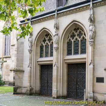 Lüdinghausen - Heiligenbilden an der Felizitaskirche