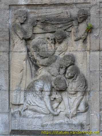 Berlin - Reliefs Grünstraßenbrücke