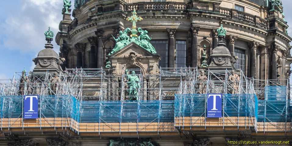 Berlin - Christus und der Apostelen am Dom
