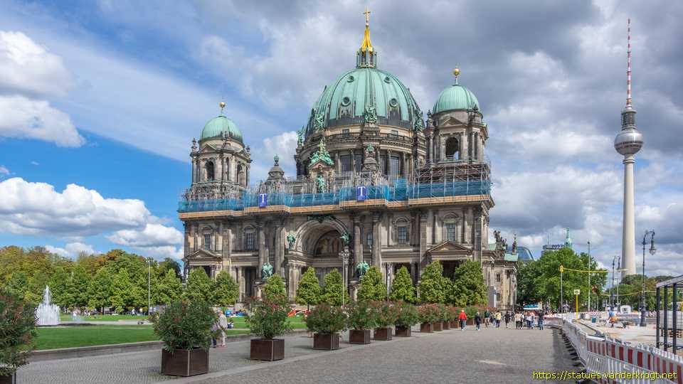 Berlin - Mosaik "Bergpredigt" im Hauptportal des Domes