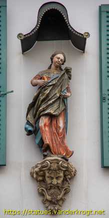 Bamberg - Sankt Florian und drei Frauenfiguren