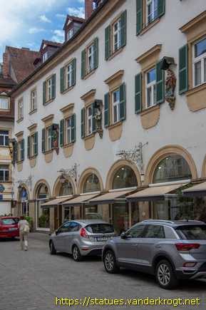 Bamberg - Sankt Florian und drei Frauenfiguren