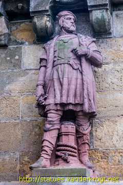 Hamburg - Statuen an den Sockelpfeilern der Kersten-Miles-Brücke